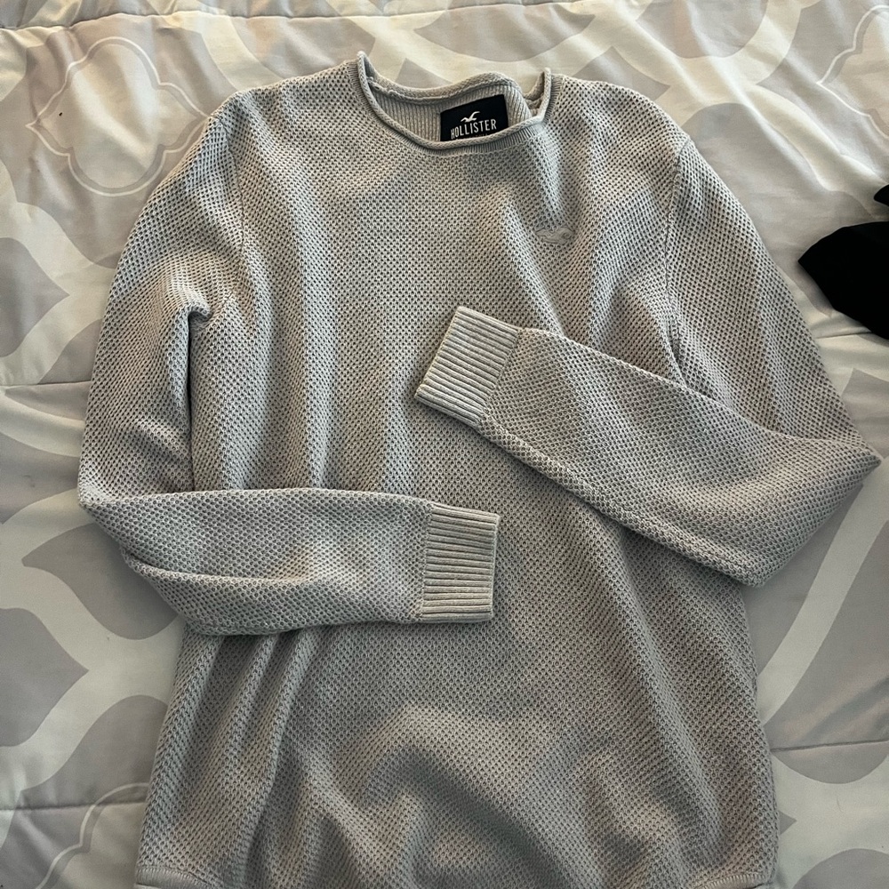 Hollister Men's Light Gray Crewneck Sweater